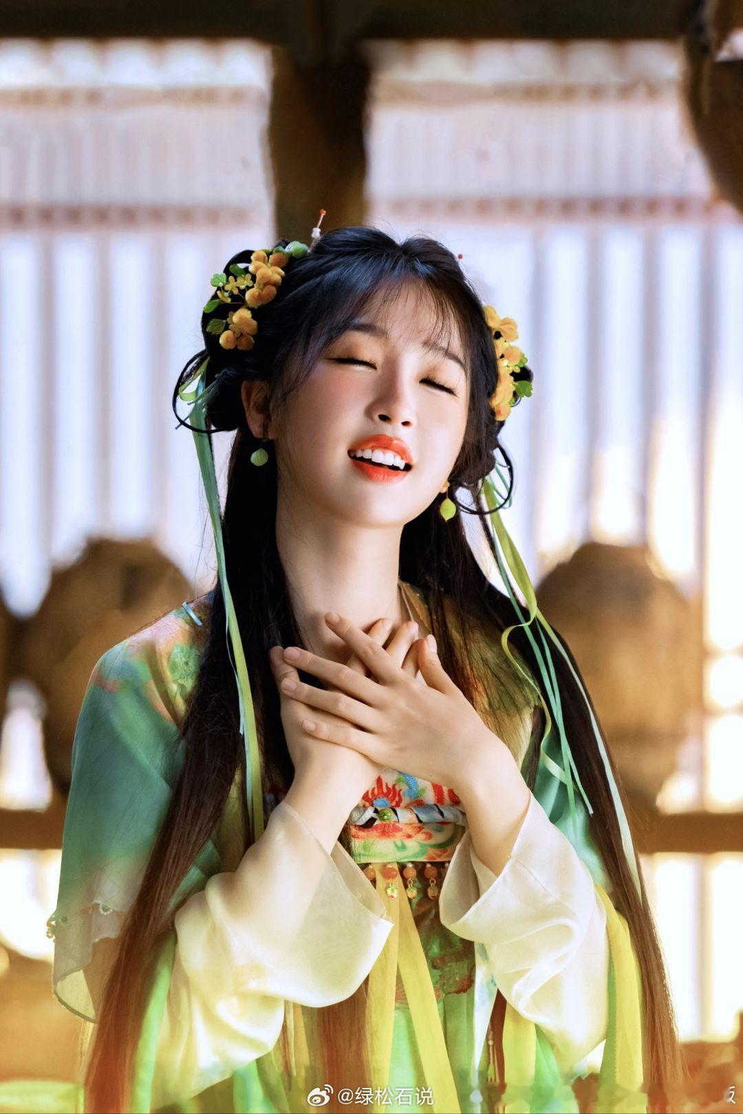 王一栩，你好事做尽。我欲乘风，妆造要比这个好！东方幻想第一厂牌，三搭班底猛猛升级