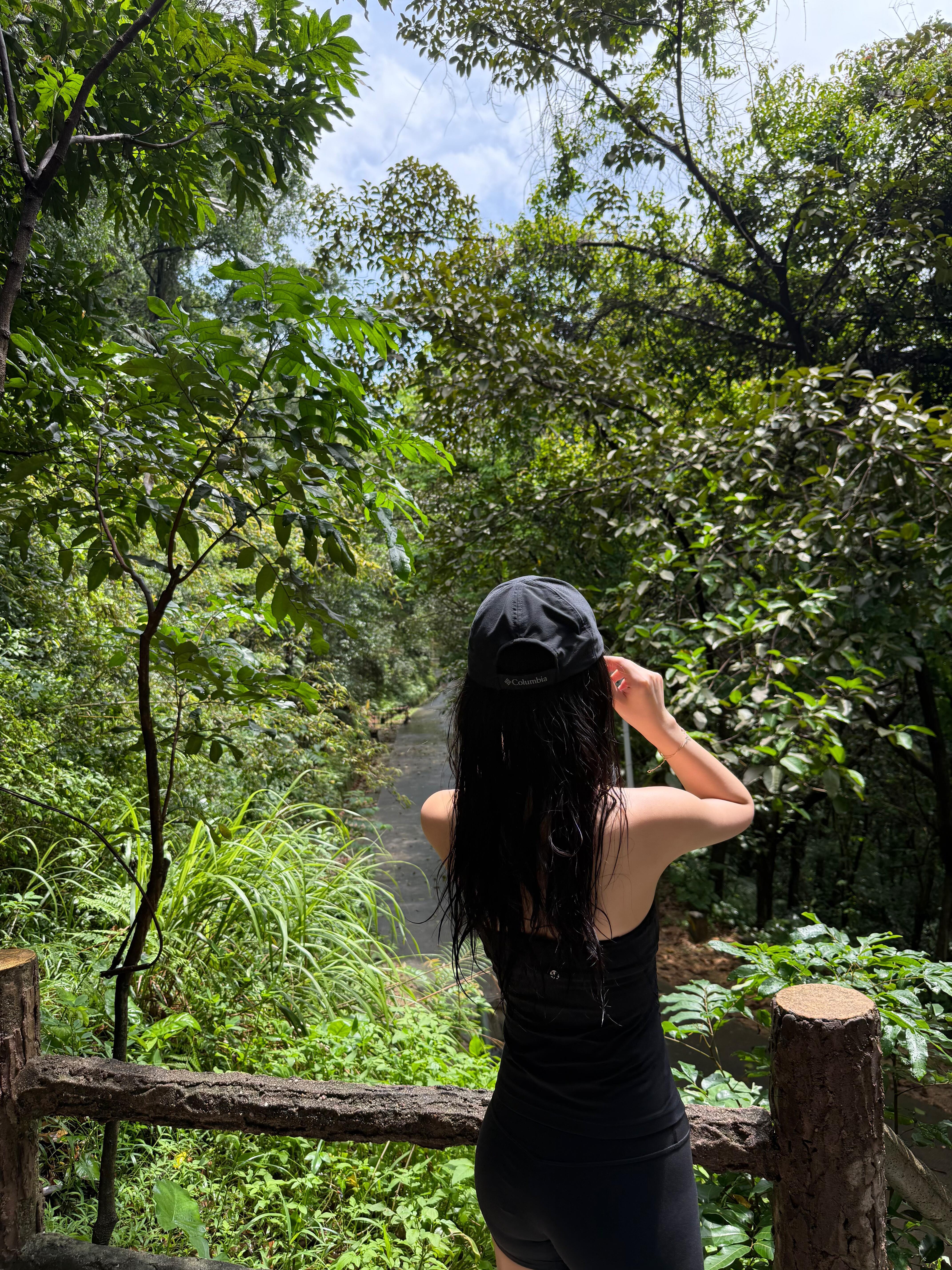 淋场大的🌚山脚是小雨半山腰是大暴雨山顶上雨停出太阳了享受这种偶然事件发生 ​​