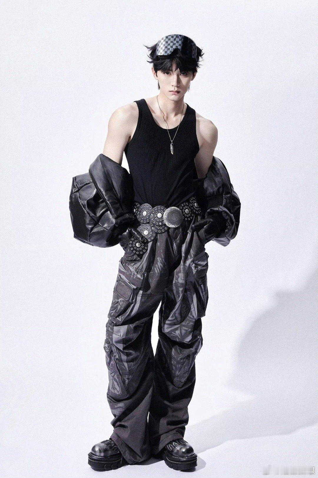 周翊然上一秒baby下一秒daddy 双重魅力持续输出！少年气是他天生的底色，温