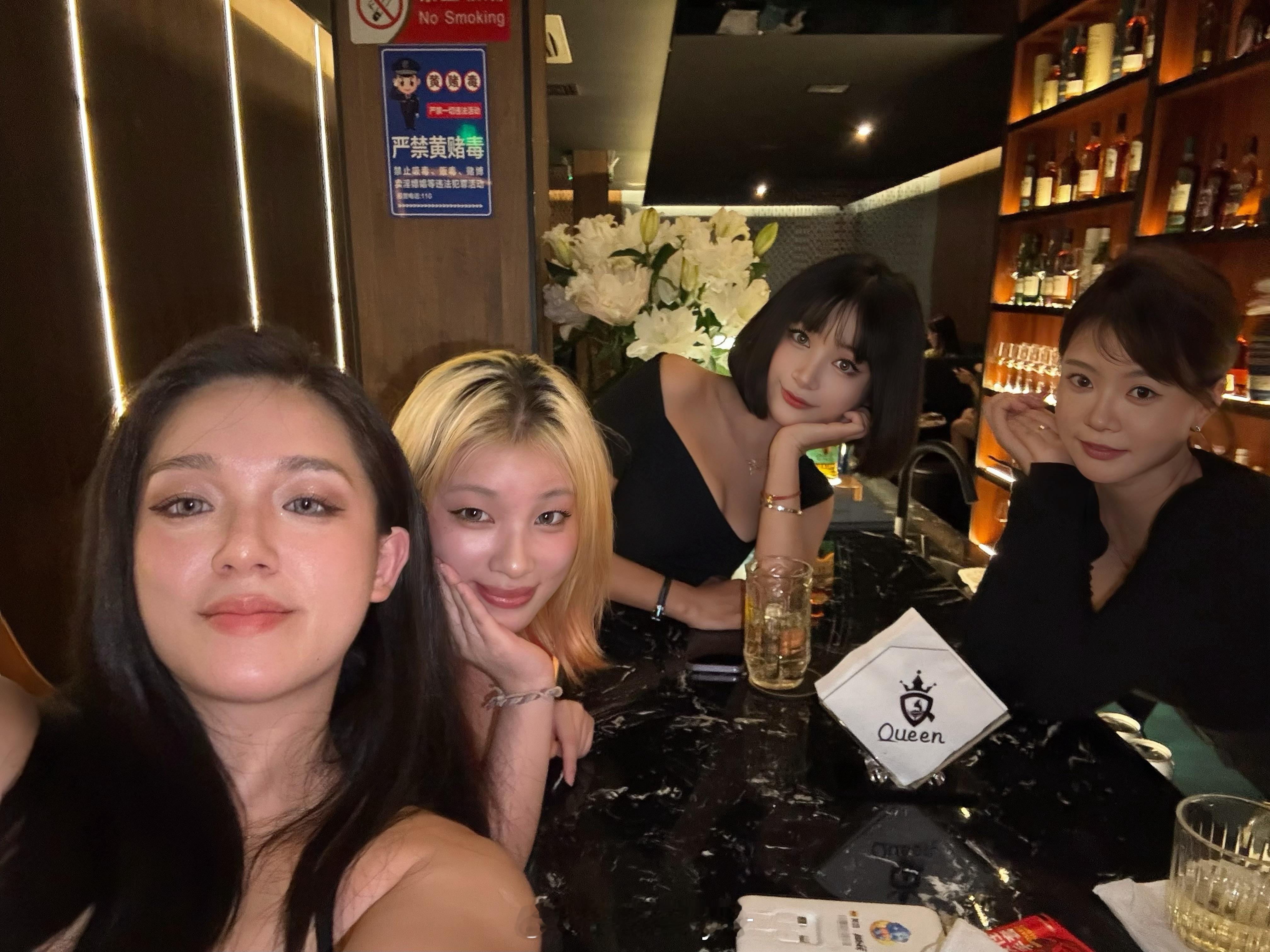 小姐妹聚会啦啦啦啦 ​​​