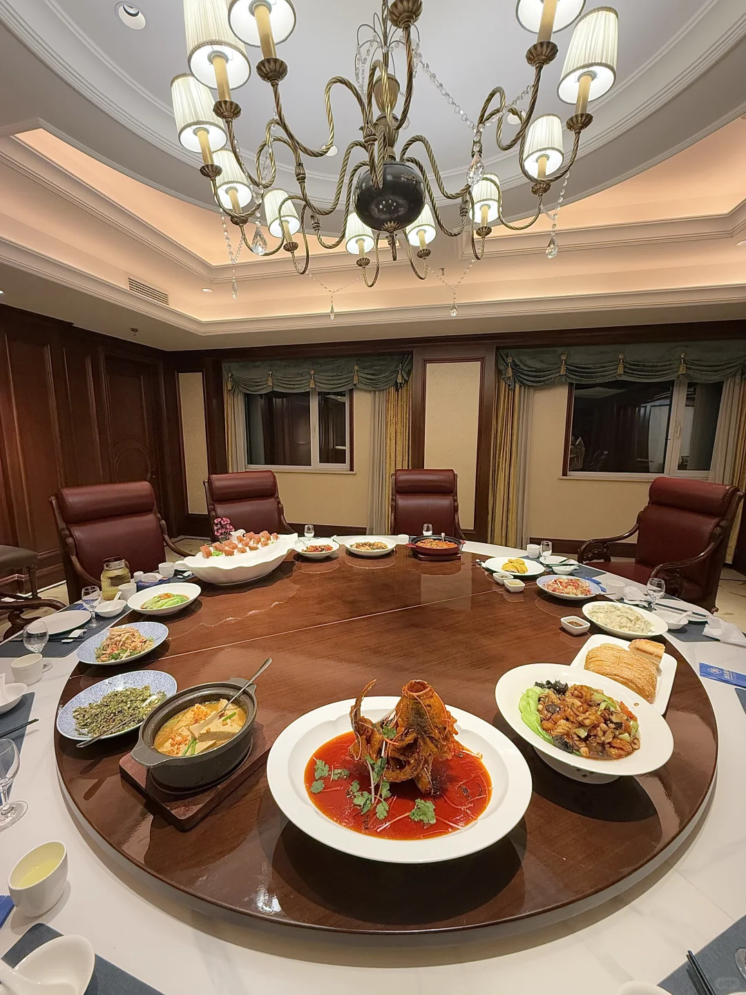 太好了，是年夜饭，我们有救了！