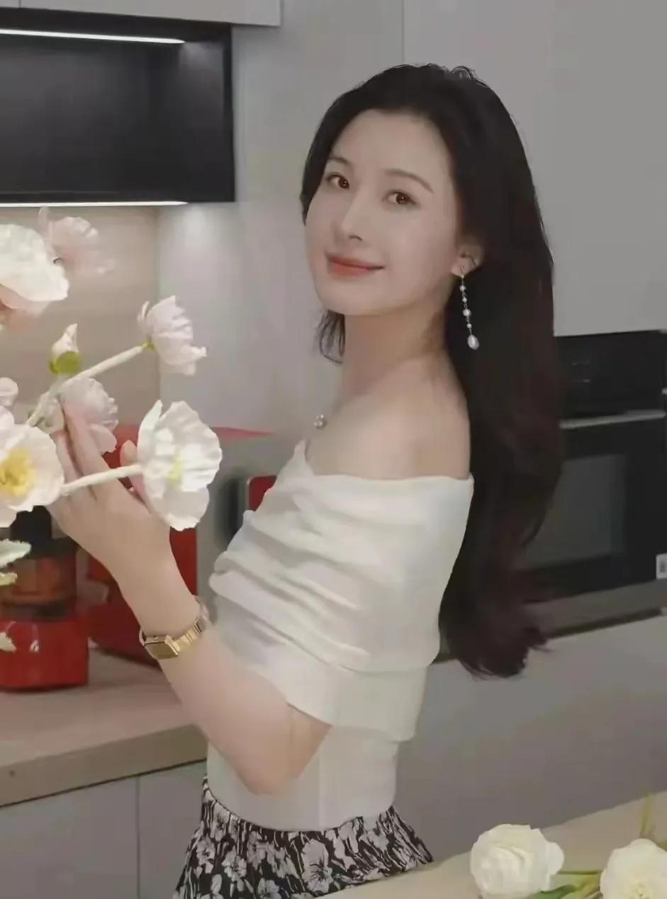 33岁的独立女性，心中萌生了一个不同寻常的愿望：想当妈妈，却不想通过婚姻的途径。