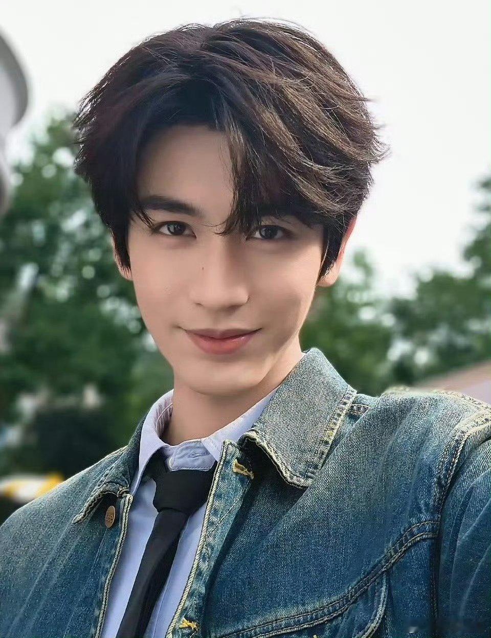 张凌赫更新12月自动回复 张凌赫十二月自动回复 哇！ 张凌赫更新12月自动回复，