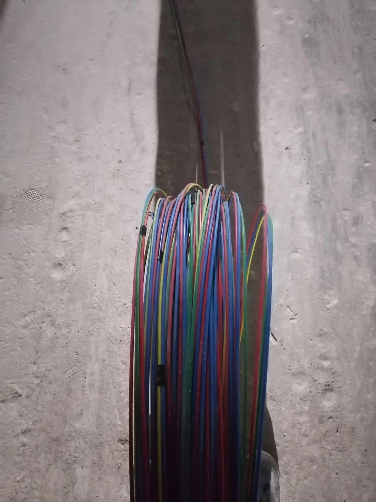 大家好，我是水电工星仔，多年前，我也试图想改变家族命运，脱离原始家庭的贫瘠，直到