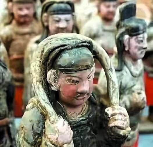 2007年，焦作一村居民为“自证”祖坟有700年历史，不惜开掘坟墓，没想到，刚开