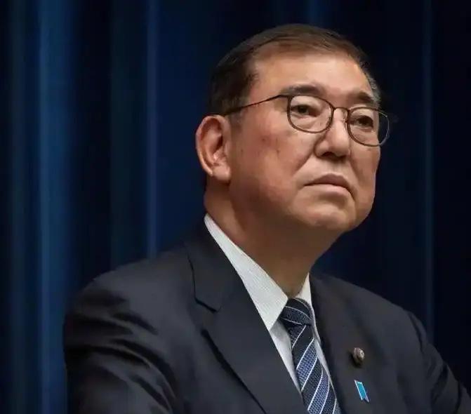 石破茂这次的表态直接点出了日本拥核的现实代价，退出《不扩散核武器条约》和国际原子