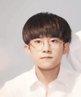 这个糯米团子感觉很好骗走易烊千玺淘宝天猫全球代言人四字 易烊千玺 yyqx 四字