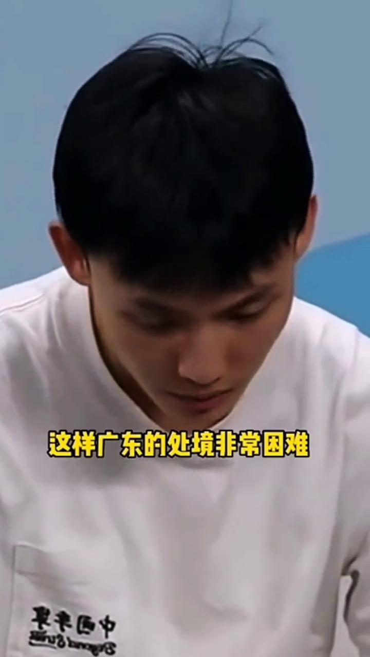真的让人心疼，徐杰再次受伤。
徐杰真的伤不起，广东也伤不起，这样广东的处境非常困