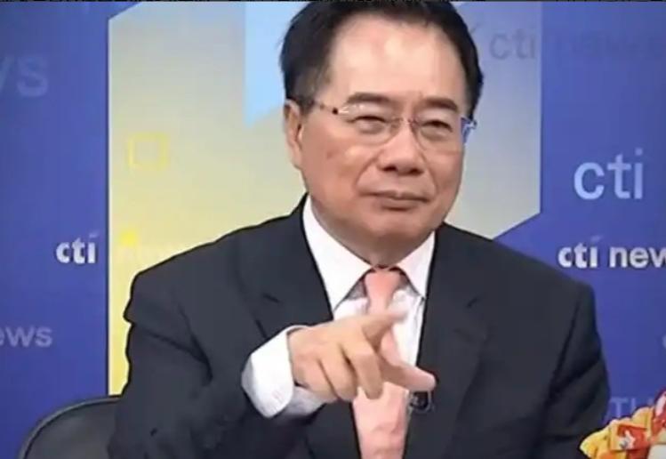 泪目，愤慨！73岁台湾著名爱国人士蔡正元博士今日含冤入狱。看到蔡正元今天入狱前的