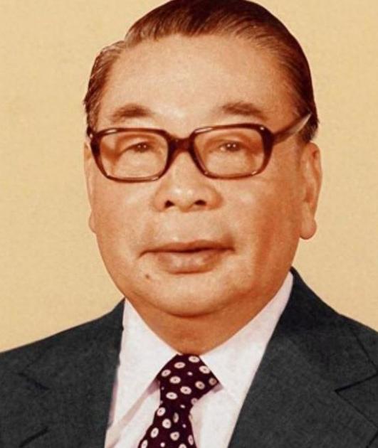 以蒋经国的实力和威望，完全是可以在1988年去世的时候，将台湾省交到他的儿子手中