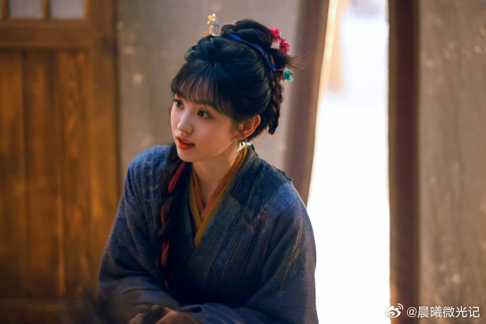 田曦薇这段居然是一气呵成的 这一套动作下来真是太丝滑了，甚至没有任何威亚辅助就能