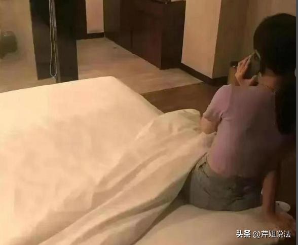 浙江嘉兴，大半夜的男子在网上聊到一个美女，二人想要见面发生亲密的关系。对方撩人的