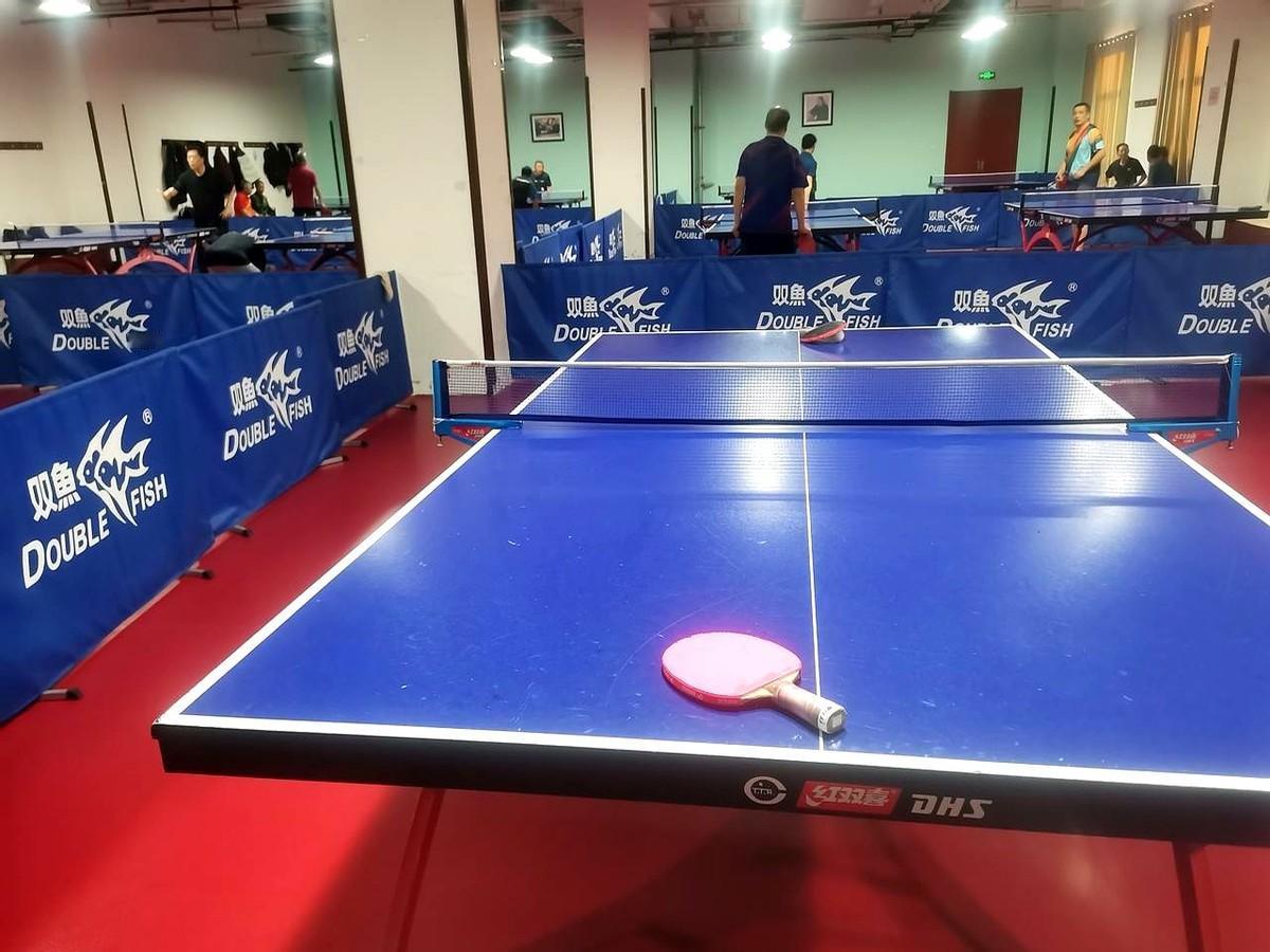 30年球龄，打不过也赚回一条命。

别急着笑，先看数据。

2023年《运动医学