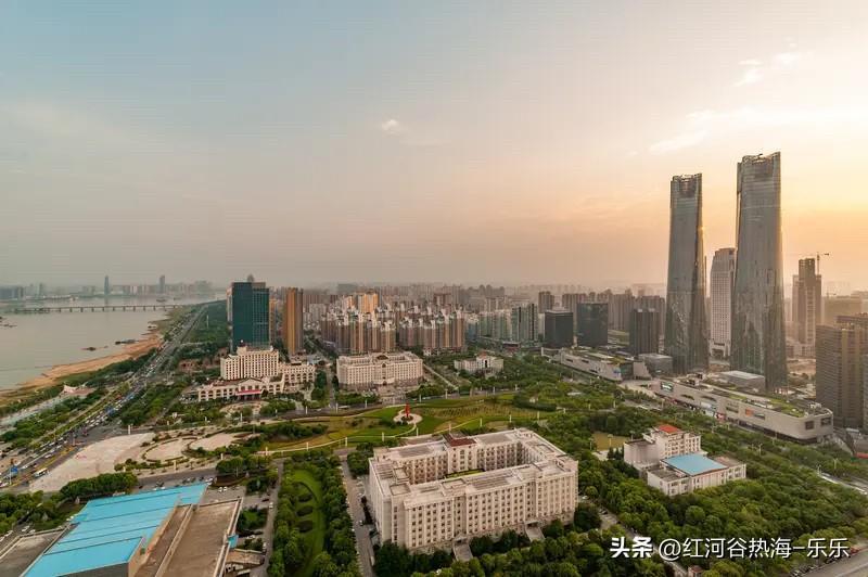 南昌楼市2026年来了。
要是南昌楼市能回到四年前的话，南昌楼市很多人都要开心的