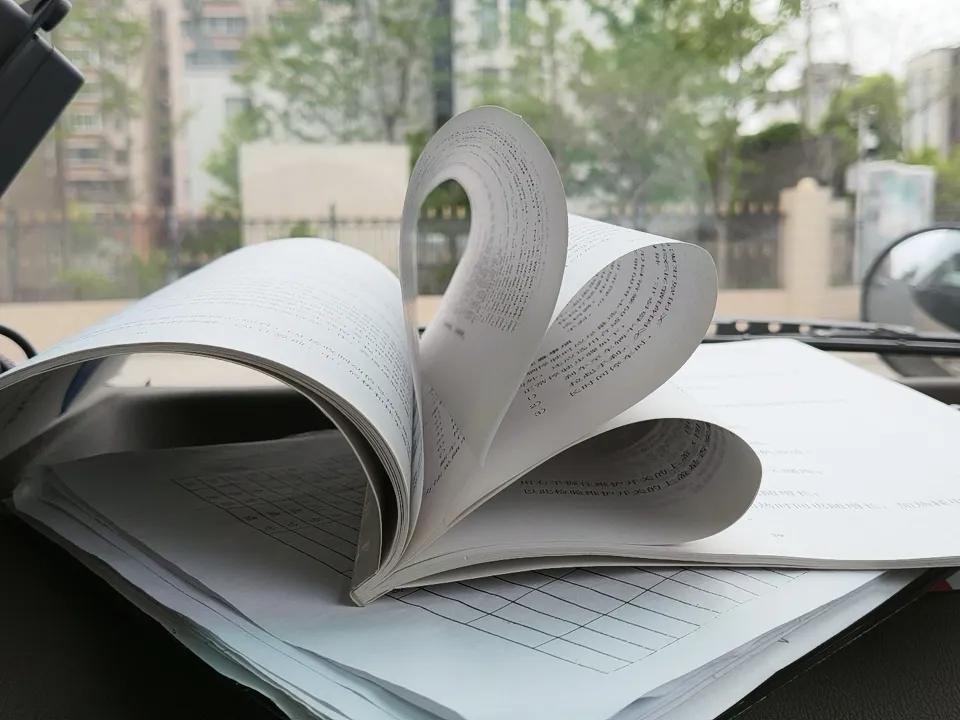 上联：酒里忧愁少，请高手对下联书里知识多！