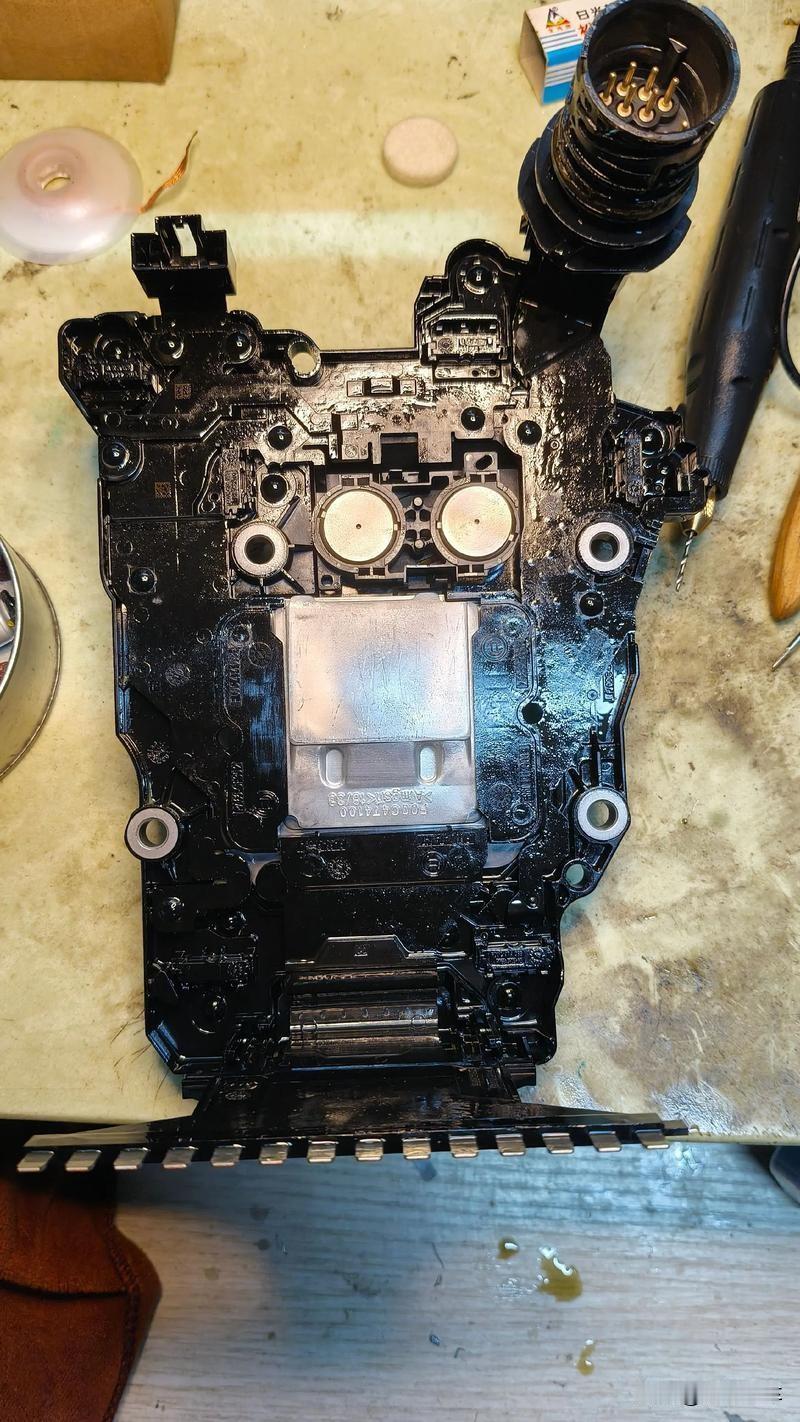 大众湿式双离合采用的是液压控制的机电单元，特别害怕高温，只要温度高了传感器就容易