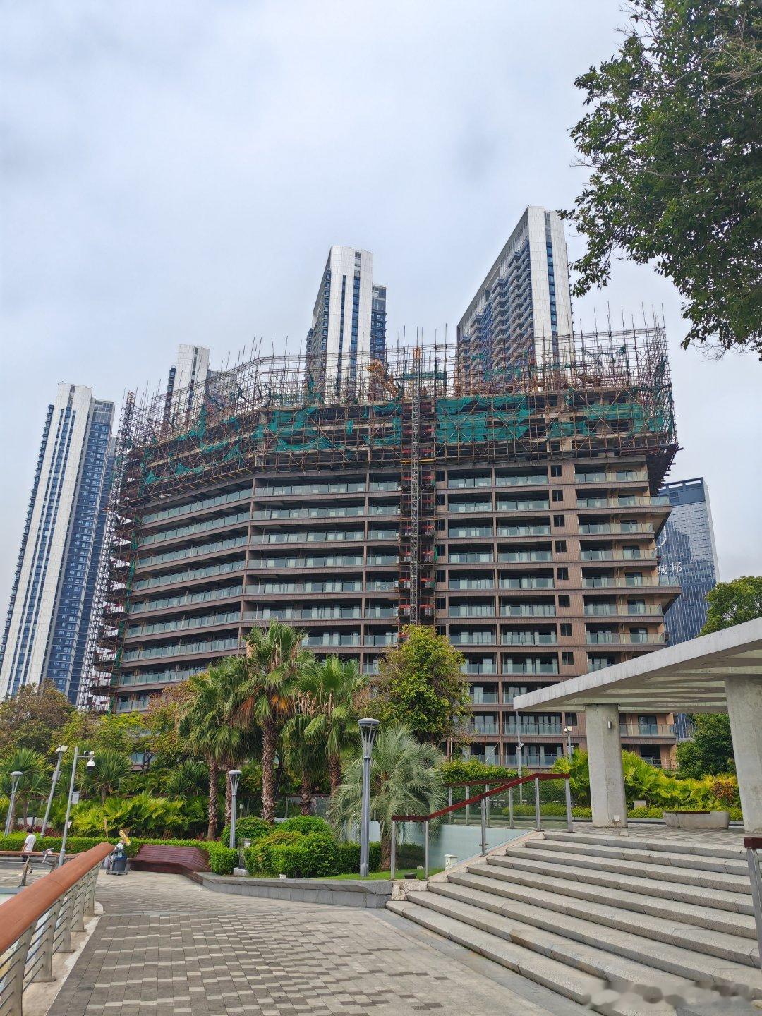 豪宅和小产权，都是无敌海景。 深圳·半岛·城邦