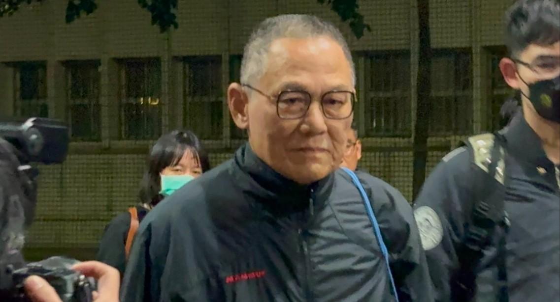 无党籍立委高金素梅8日被台北地检署依贪污等罪名起诉，求刑12年6个月，其办公室前