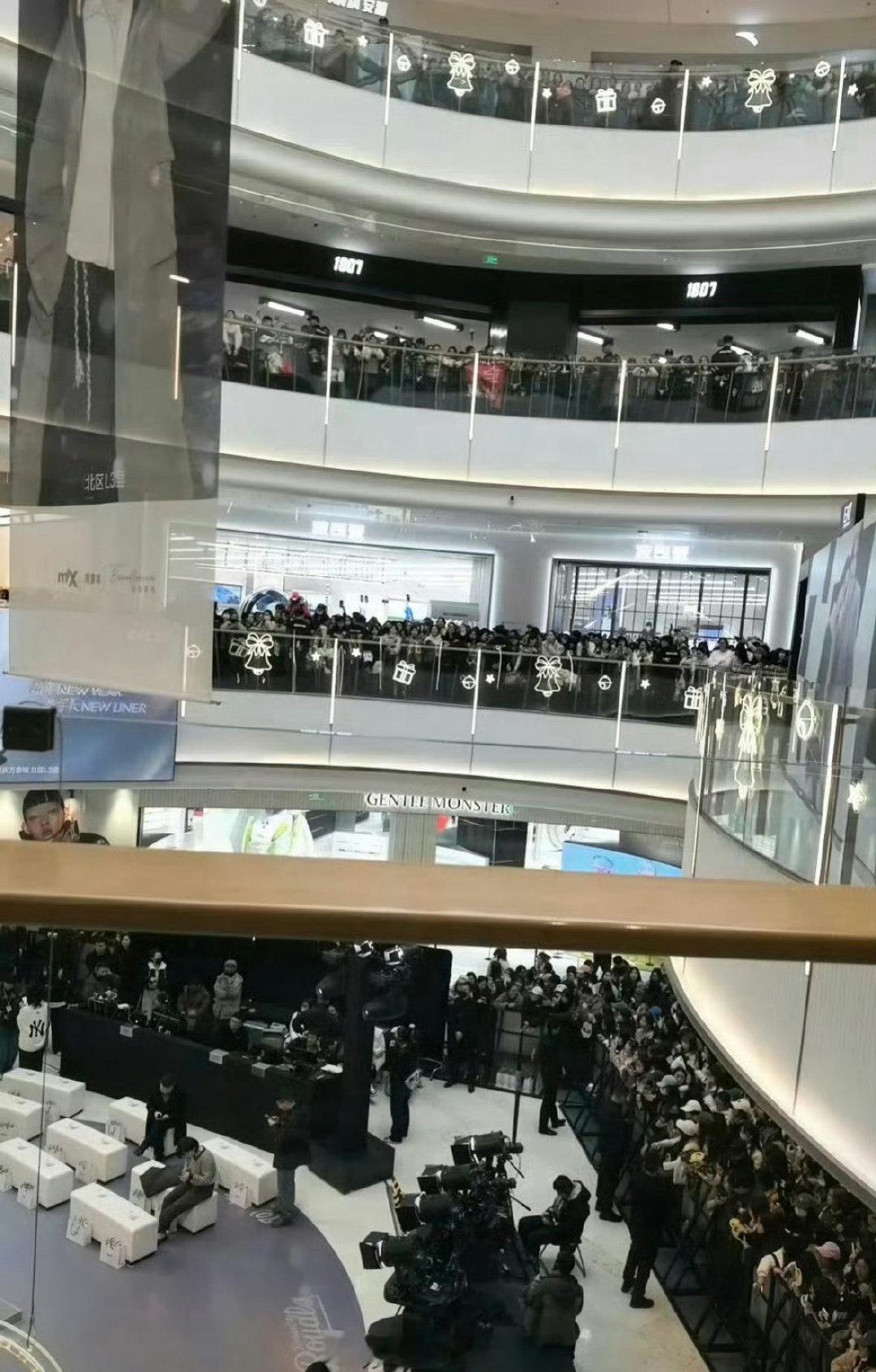 三大95生今日线下活动人气🈶张凌赫  敖瑞鹏  王安宇 