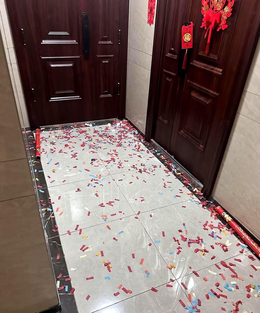 真是气死了！！！以后跟这邻居该怎么办

我家还有几个月大的小孩，邻居乔迁之喜大声