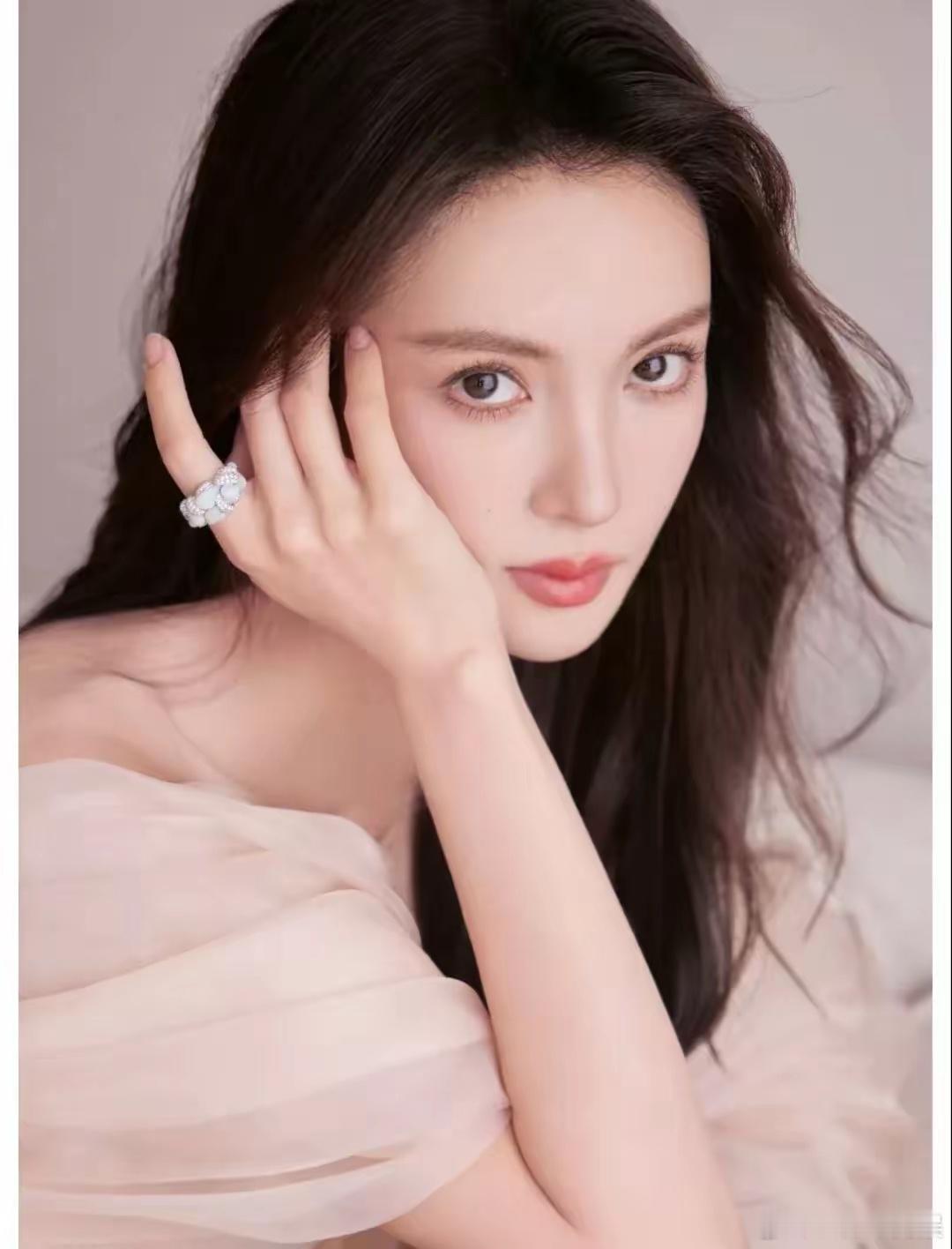 金晨交通事故处罚来了，正如大家所料，她这次事故不构成犯罪，但是处罚了她肇事逃逸，