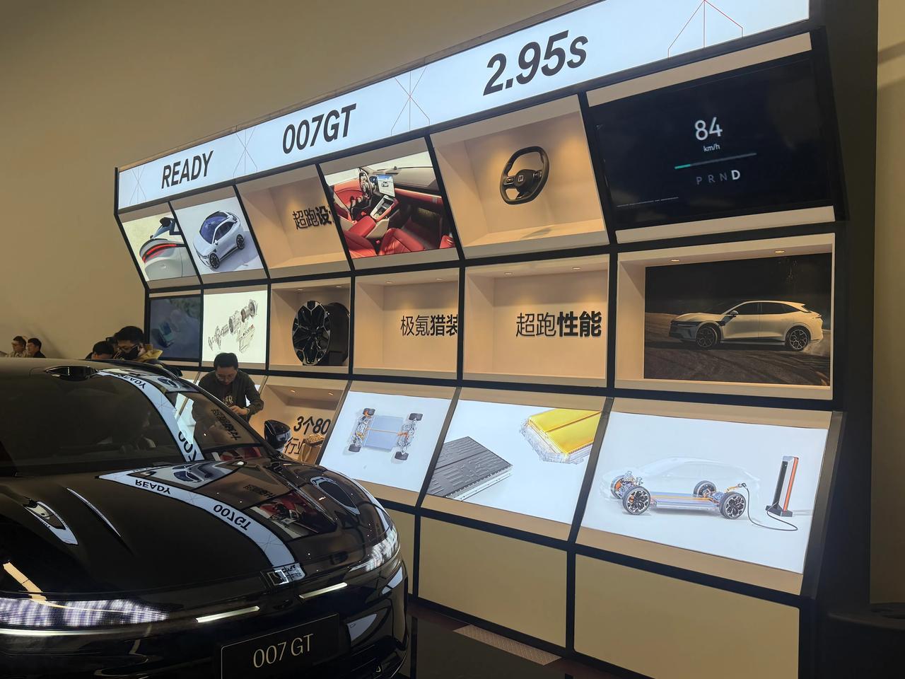 极氪老车主的胜利，权益不错。老车主1.5万置换补贴，免费充电。限时优惠3000，