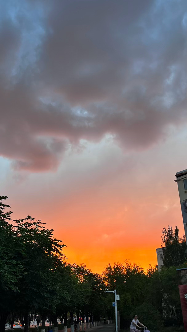 跳完舞出来看到的晚霞🌇 