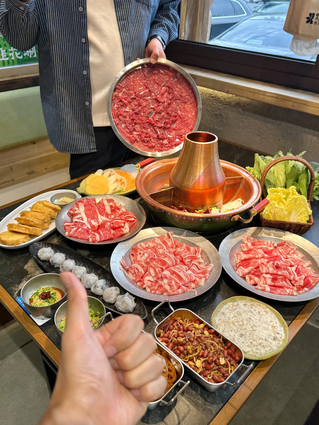 青岛火锅党狂喜！野韭菜涮羊肉一口就沦陷‼️