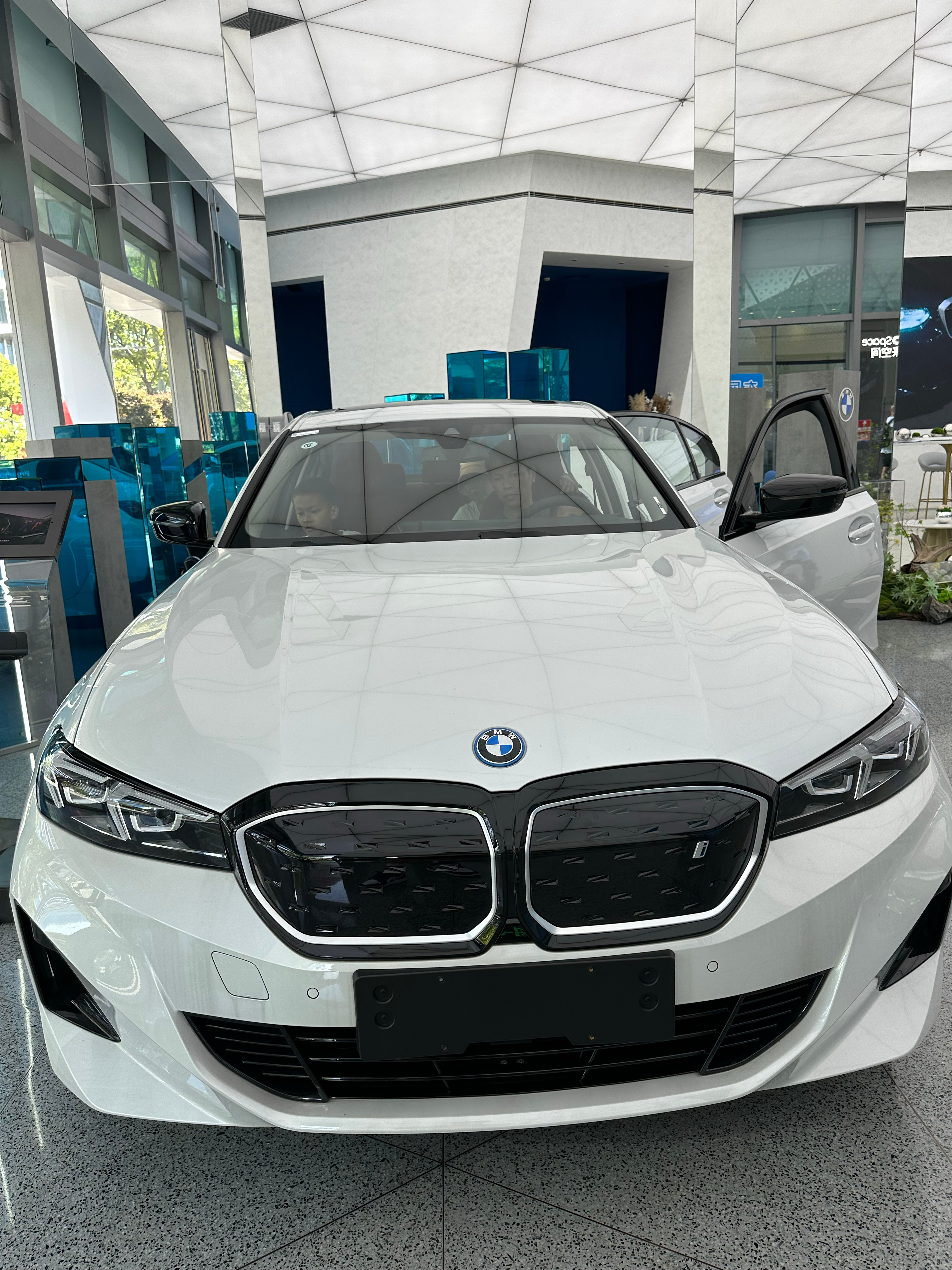 宝马i3电动车，落地24w，合适么？ ​​​