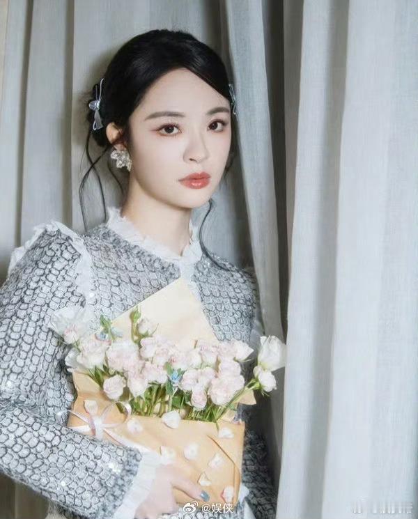 李莎旻子cue胡彦斌你让我哭发布会现场李莎旻子当场喊话胡彦斌你让我哭，这般花式安