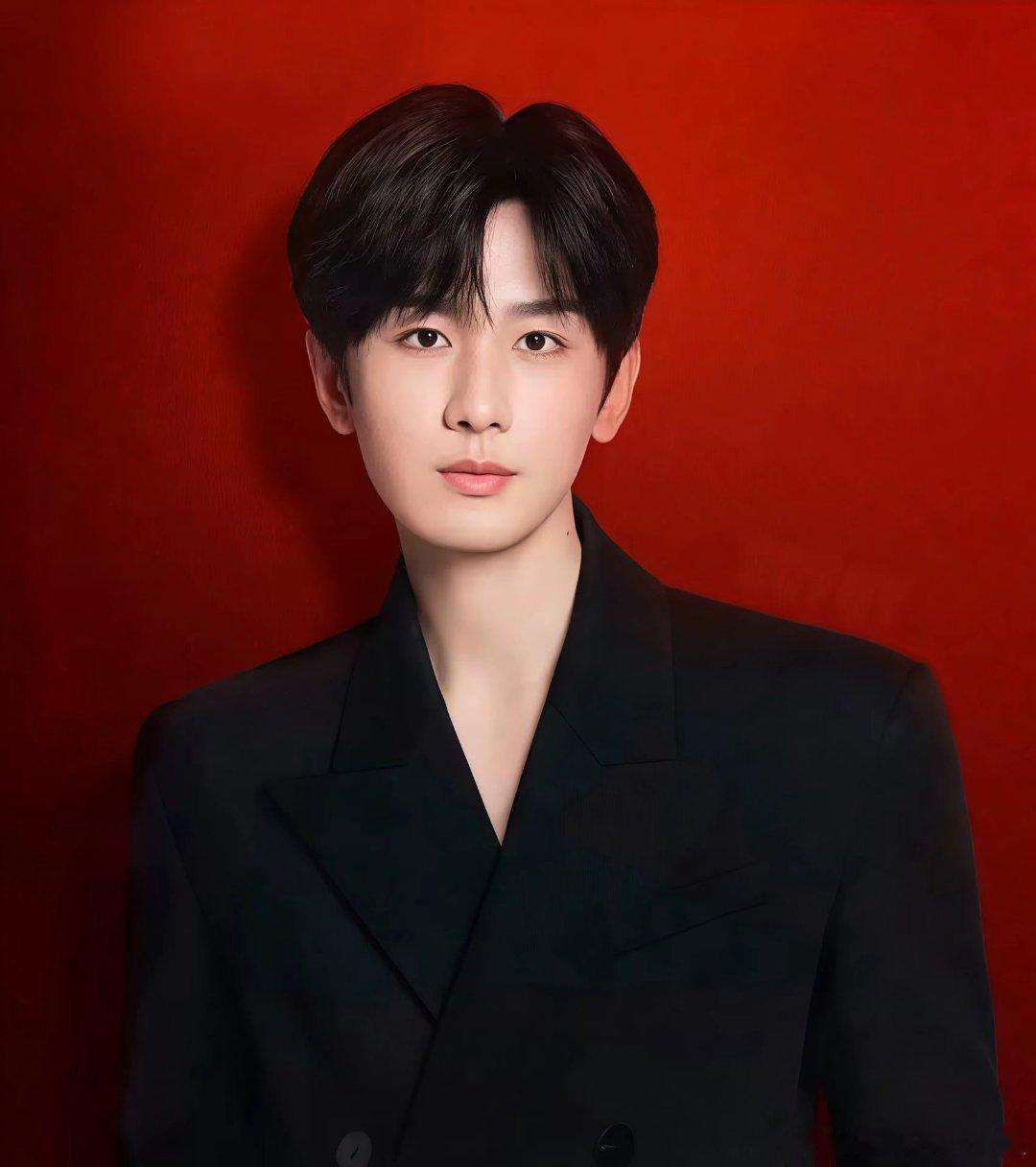 成毅长安二十四计cy成毅谢淮安行至朝雾里，坠入暮云间，与星辉一同为你沉迷。成毅｜