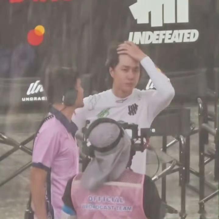 此男的帅…大家自己看吧🥵王一博