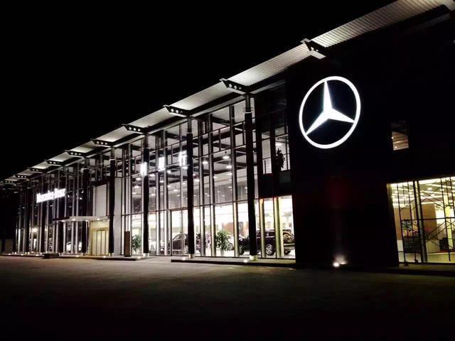 继纯电GT四门轿跑引爆车圈后，沉寂两年的梅赛德斯-AMG，再度放出重磅大招，推出
