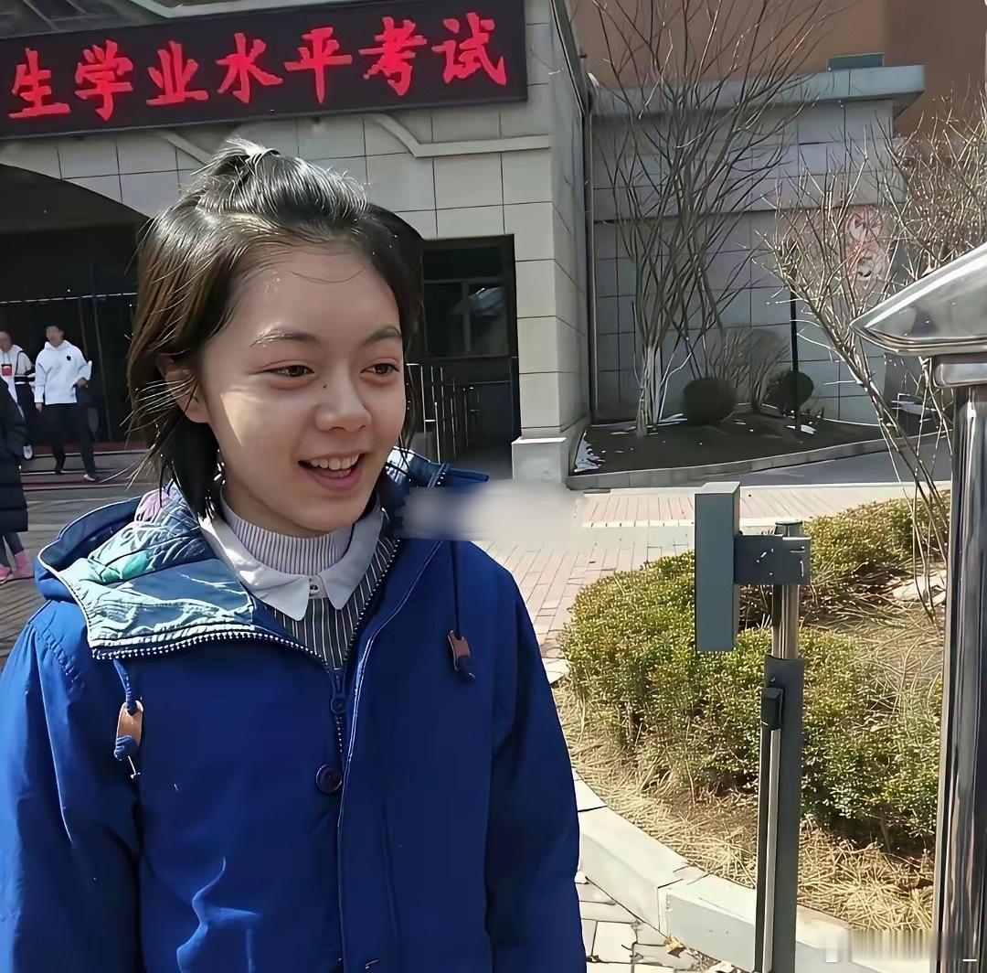 这是赵今麦当时高考完的样子完全纯素颜，这不就是人们说的初恋脸嘛真是老天爷追着喂饭