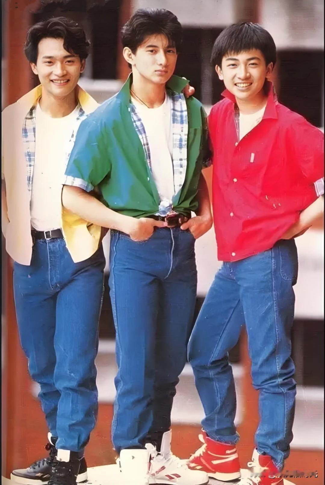 1989年，初代偶像团体小虎队组织签名会，当时现场一下子来了七八万人，远远超出预