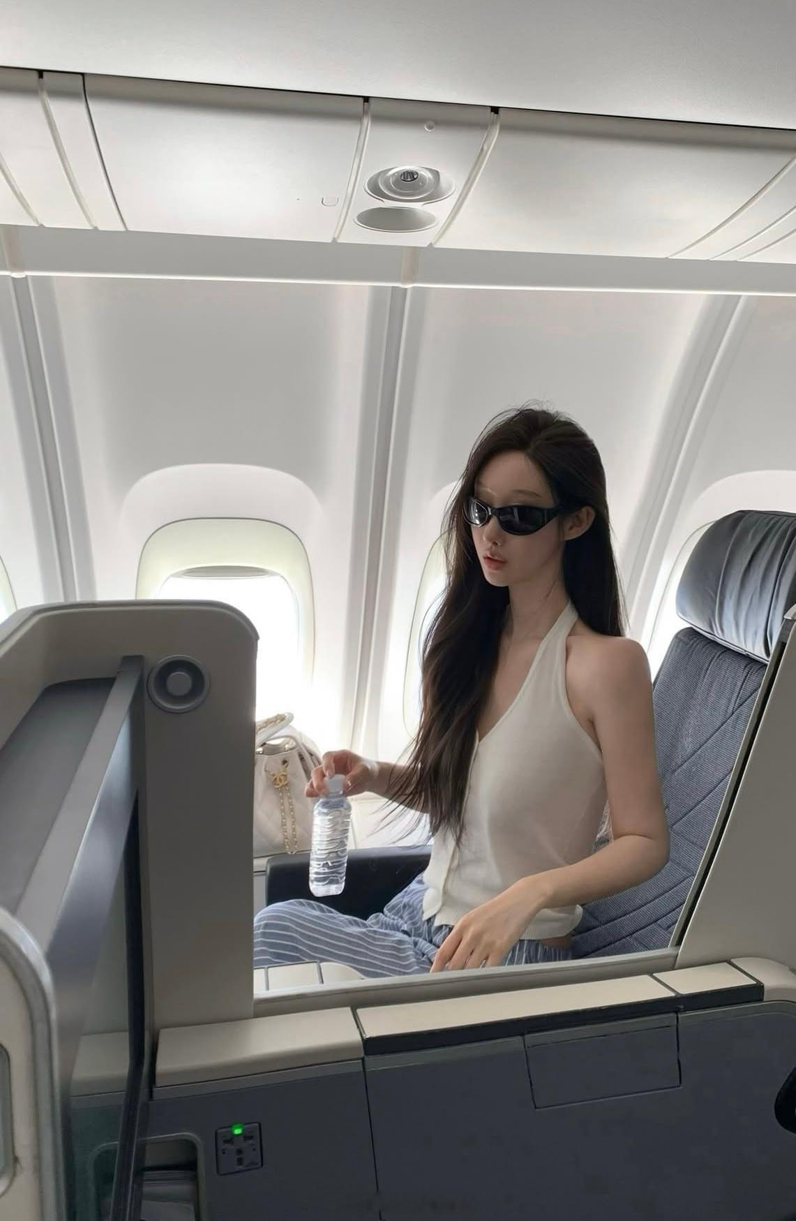 穿搭分享 连续更新第2801天韩国时尚女生日常搭配周日再休闲一天韩系穿搭超能新星