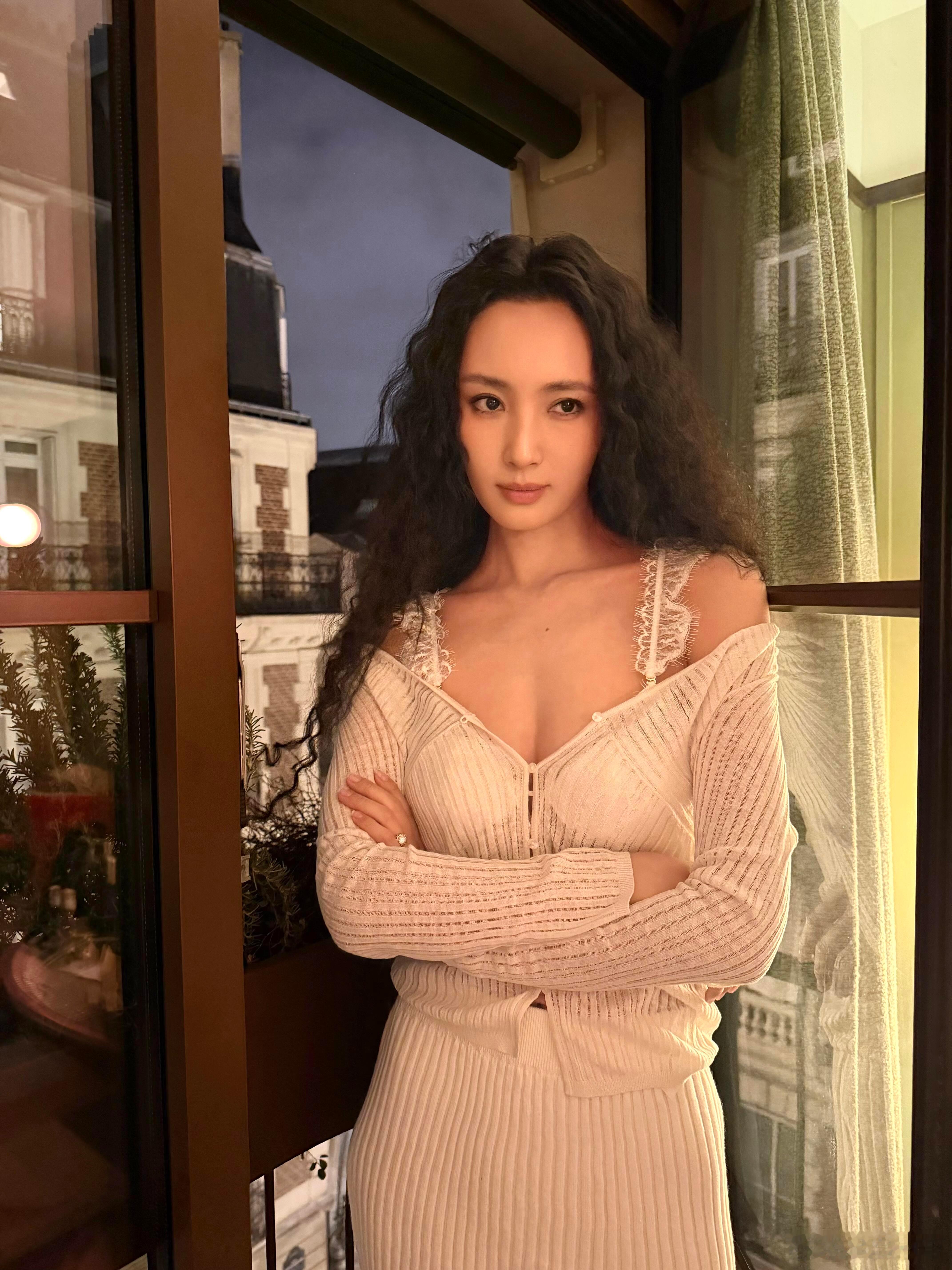 王紫璇巴黎明信片 