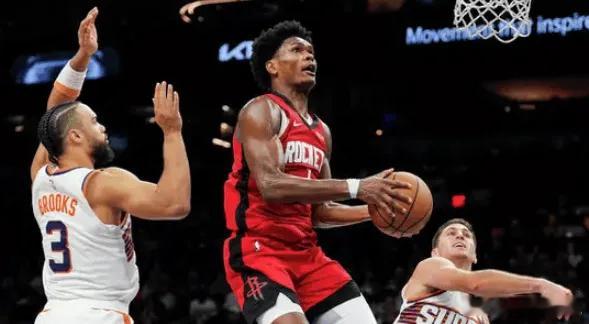 11月25日讯 NBA常规赛，火箭114-92战胜太阳。赛后，阿门-汤普森接受了