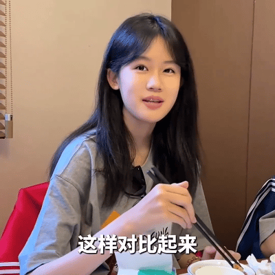 陆毅鲍蕾太会养女儿了贝儿真的越长越有气质了！唱歌的时候眼睛里像有星星，又乖又灵动