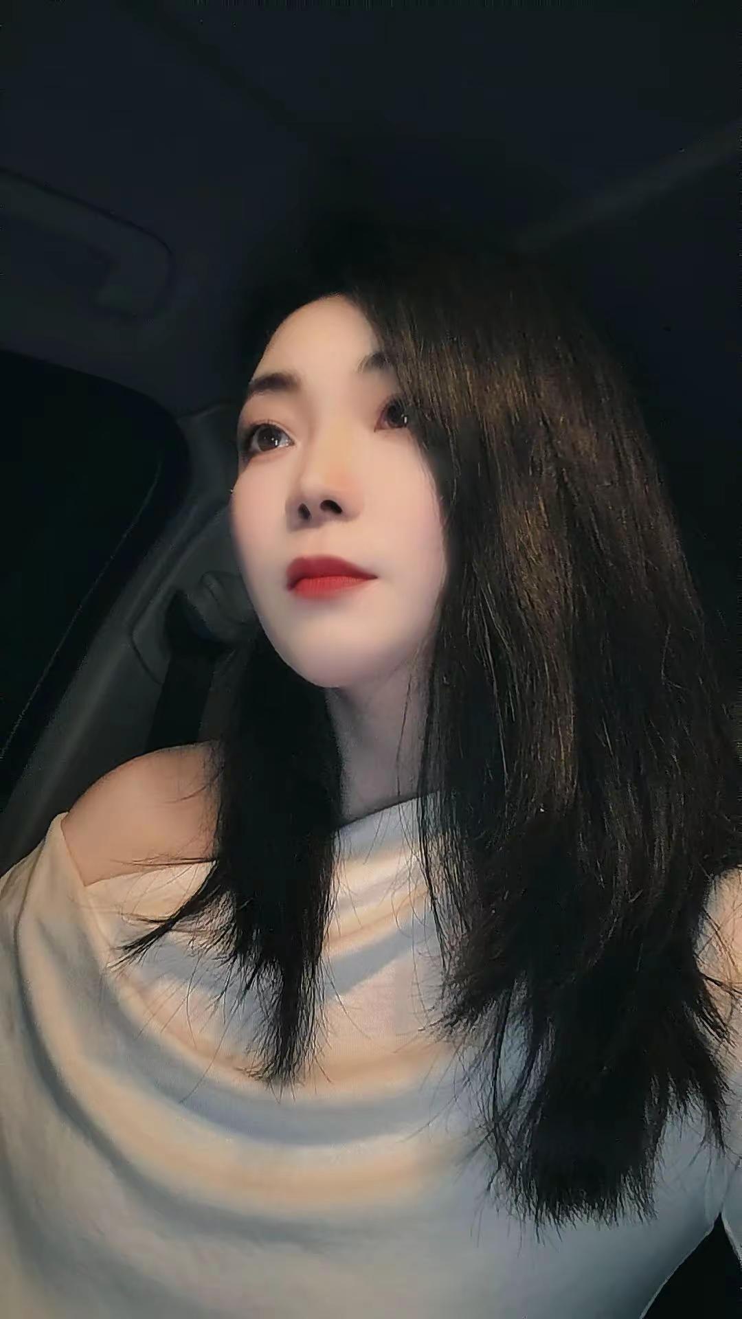 最近循环播放这首歌，好听喜欢听到家了，今晚心情无恙喝点吧