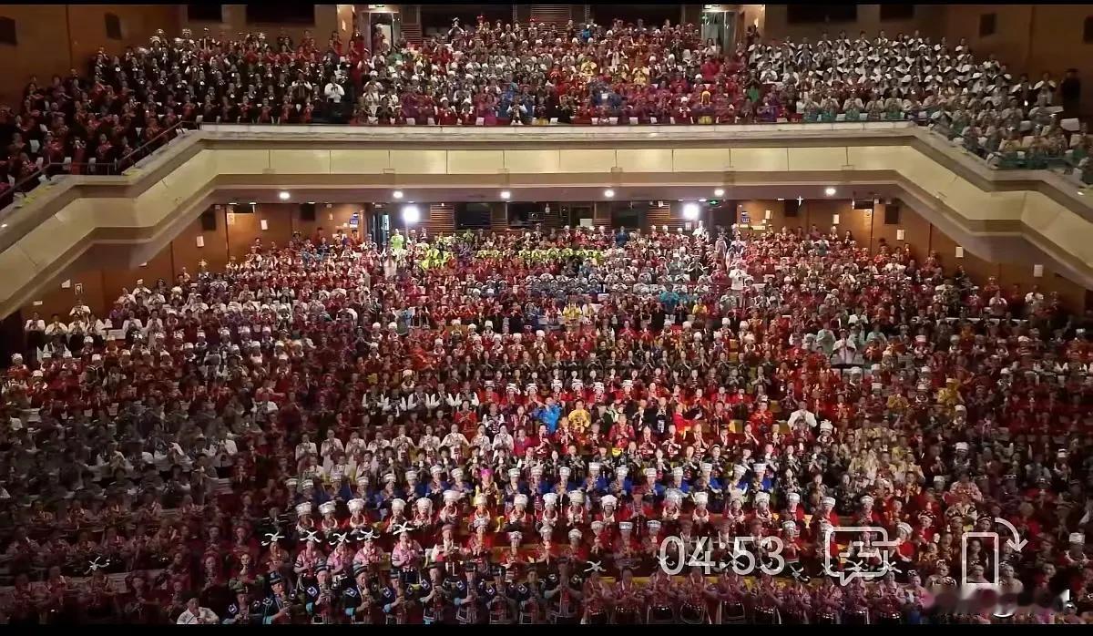 "2024中国~贵州千人葫芦丝大齐奏音乐会″，场面宏伟壮观、气势如虹，大气磅礴，