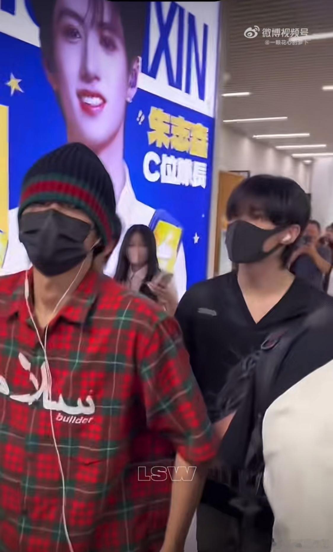 余宇涵看朱志鑫大屏余宇涵看朱志鑫应援大屏 朱志鑫有效应援 