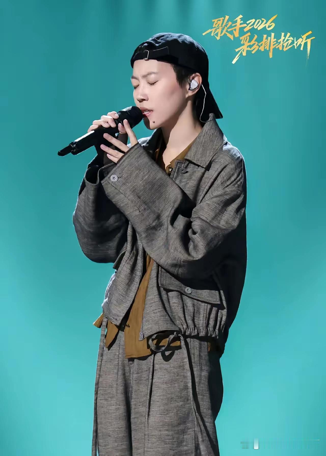我想说，
王菲的大女儿窦靖童火不起来的，
就算有再多资源也没用！主要是有两个方面