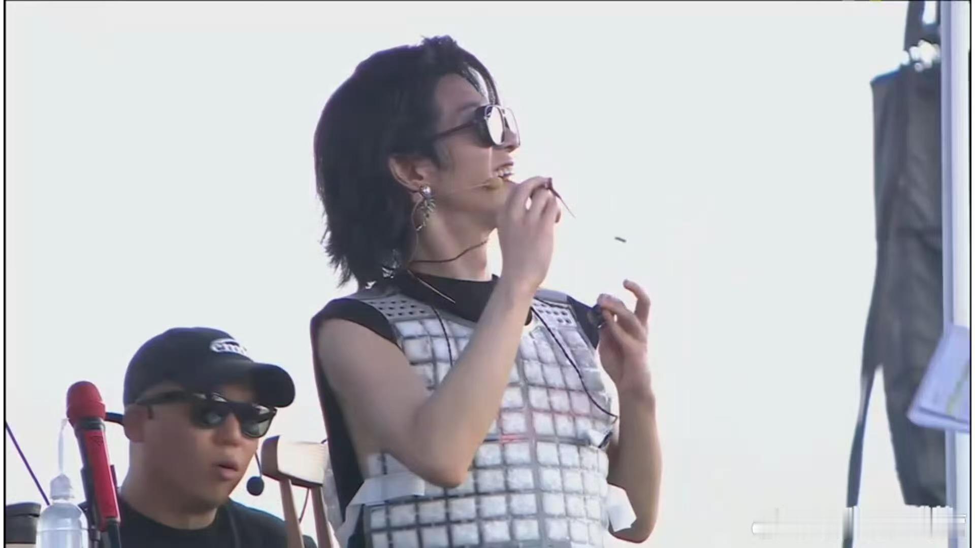 2025华晨宇火星演唱会精彩绝伦，华晨宇在线调戏花傲天的片段简直是演唱会的欢乐彩