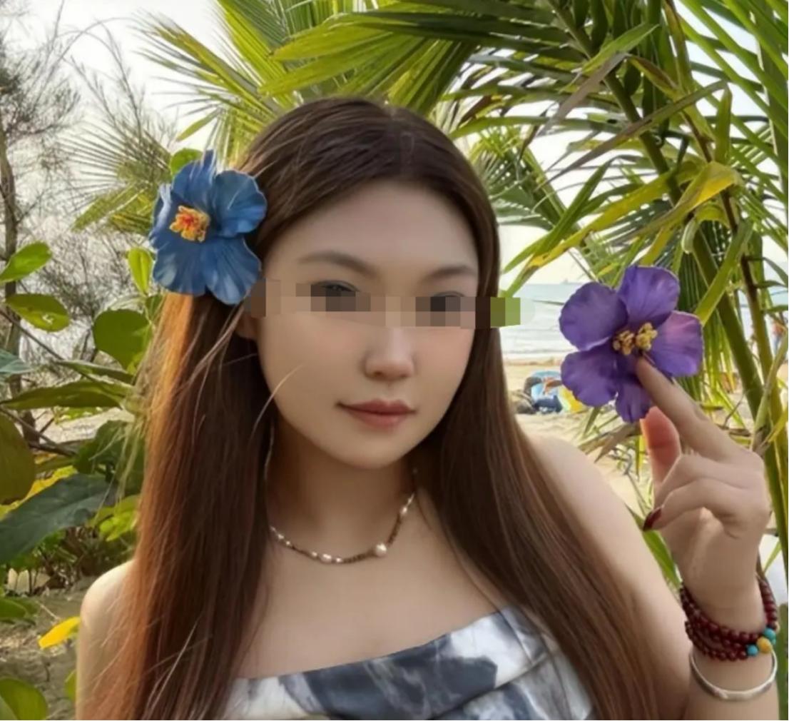 22岁，本该是人生刚刚铺开的时候，北京女孩嵇梵希却把生命永远留在了新疆公路上，她
