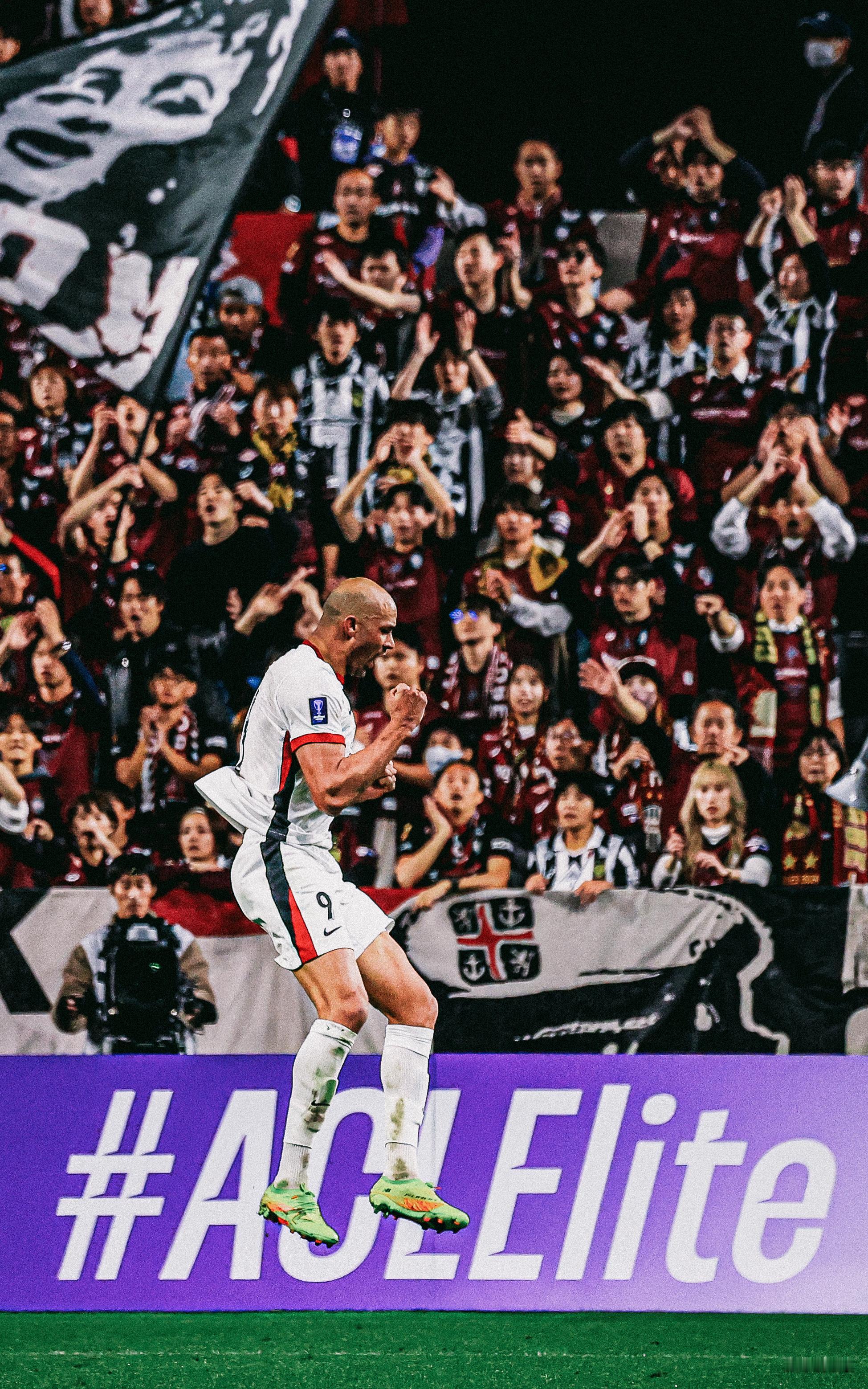 昂首，完成赛季。👏神户胜利船2比2成都蓉城费利佩梅开二度