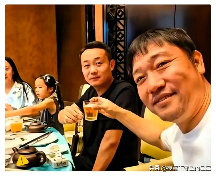 我敢打包票
贾冰这次事件之后
就算给他十个亿，他估计也不会再去参加这些所谓哥们儿