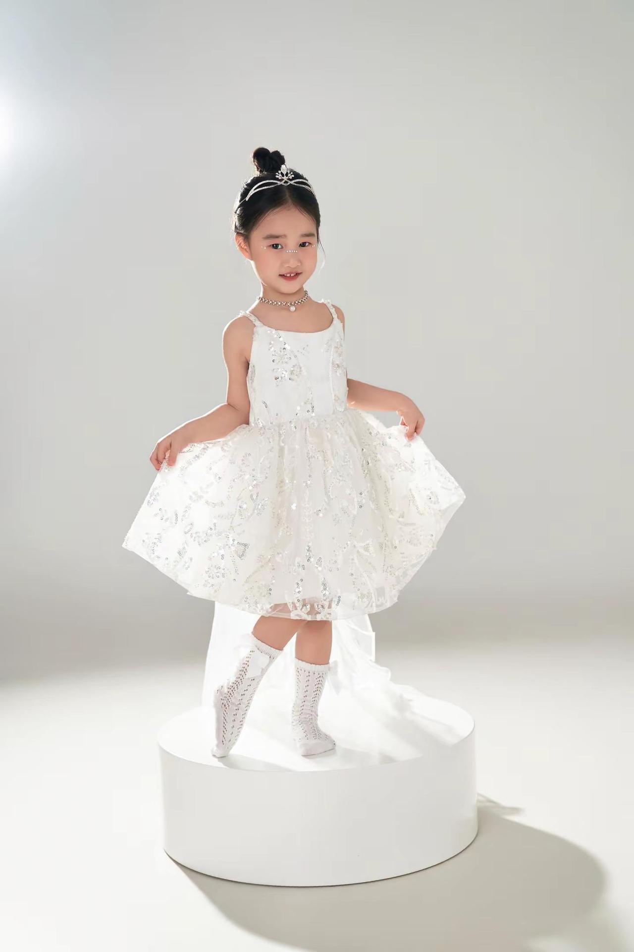 是白月光小公主呀✨。漂亮的脸蛋太多了我只想让你做一个幸福的小女孩我的女孩一不小心