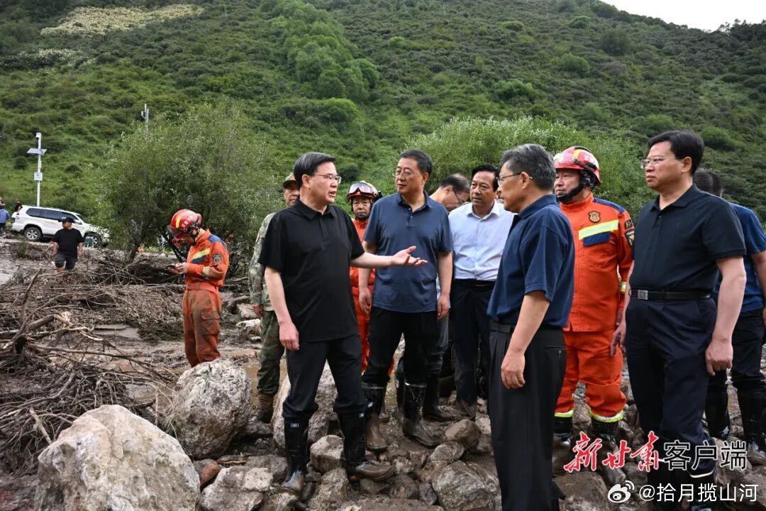 甘肃胡昌升、省长任振鹤到现场指挥救援，并到医院看望慰问受伤人员。 