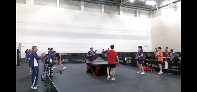 王皓指导黄友政林诗栋直板打法 考虑到对手组合邱党/杜达里有邱党这一直板选手，虽然